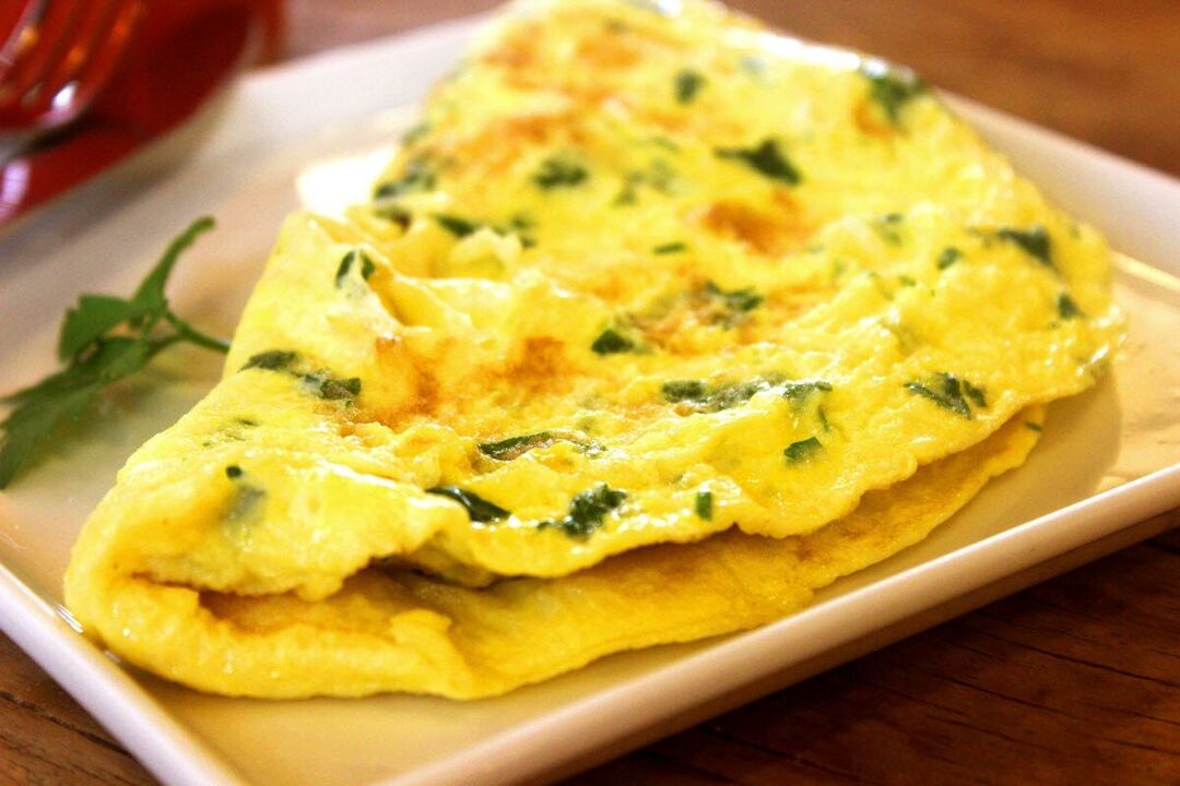 Omelett ist eine diätetische Eierspeise, die für Patienten mit Pankreatitis zugelassen ist. 