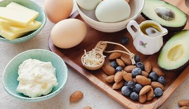 Lebensmittel, die bei der Keto-Diät erlaubt sind.